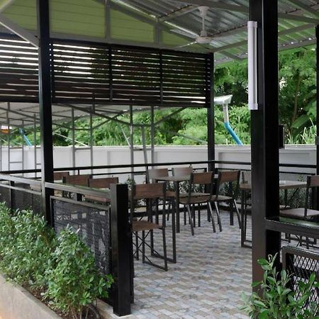 Sangthong Building Hotel Mae Chaem Exterior photo