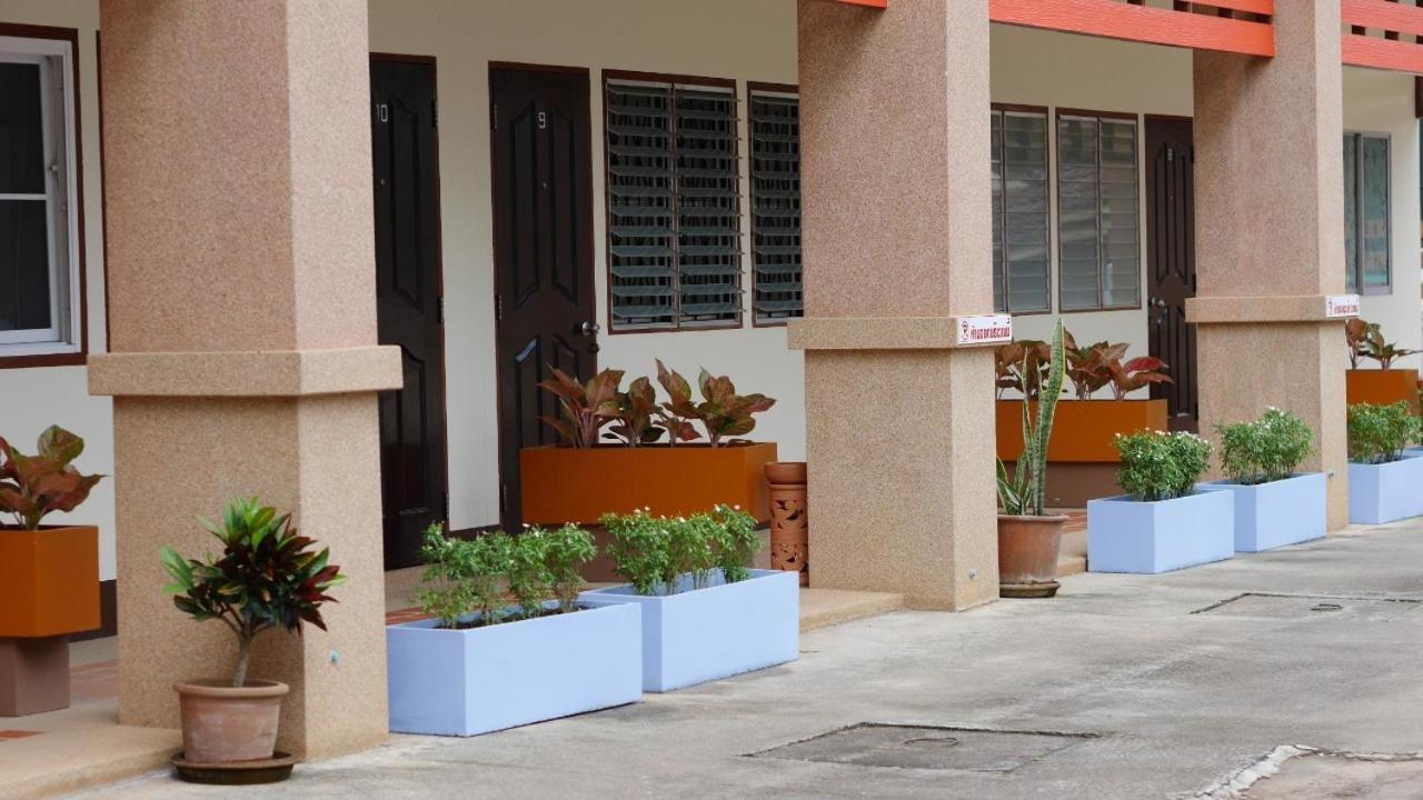 Sangthong Building Hotel Mae Chaem Exterior photo